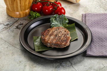Grilled tuna medallion in the plate