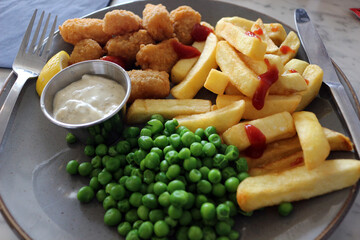 Scampi, chips and peas with tartar sauce