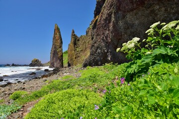 青空に映える礼文島 地蔵岩