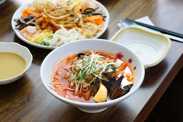 팔보채 한 그릇과 짬뽕