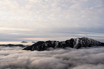 雲に浮かぶ霞沢岳