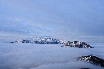 雲海に浮かぶ乗鞍と焼岳