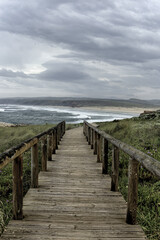Obraz premium Tranquil Sunset at Carriagem Beach, Portugal