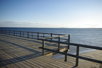 Obraz premium Embarcadero mirador de playa, mirando hacia el Mar Mediterráneo. Alicante. España