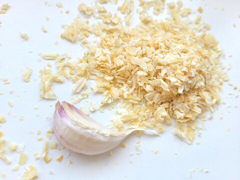Aromatic portion of dried onion and garlic clove.
