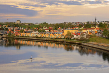 Obraz premium River Nidelva in Trondheim, Norway