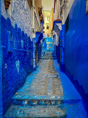 Gassen von Chefchaouen: Farbenfrohes Straßenleben in Marokkos Blauer Stadt