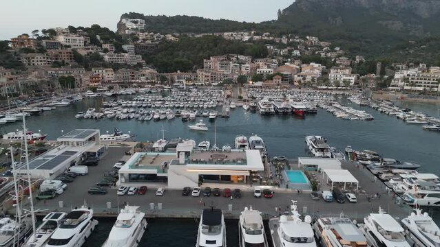 Aerial video over Avinguda de Gabriel Roca i Garc&iacute;as, Palma de Mallorca island, Spain