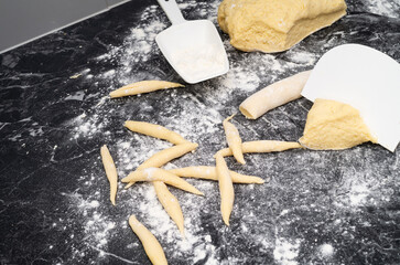 Schupfnudel Bubaspitzle Schupfnudeln Herstellung Schritte Teig selbst gemacht geformt 