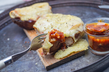 laugenbrötclhen brötchen toast mit käse überbacken