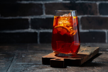 glass of fresh iced tea with lemon