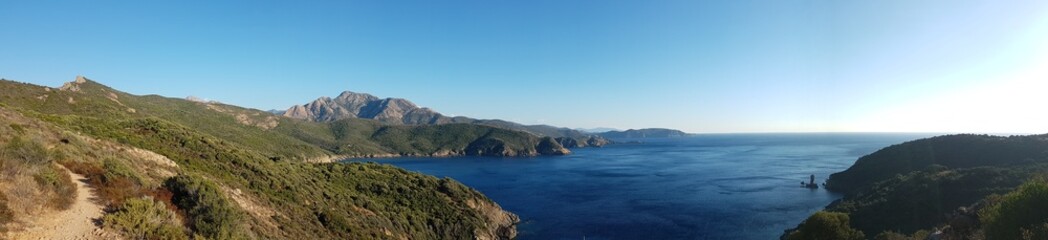 La côte sauvage corse vue depuis le sommet du Capo Rosso