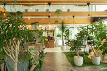緑あふれるレストラン