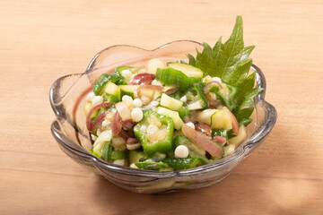 オクラときゅうりとミョウガの麺つゆ和え