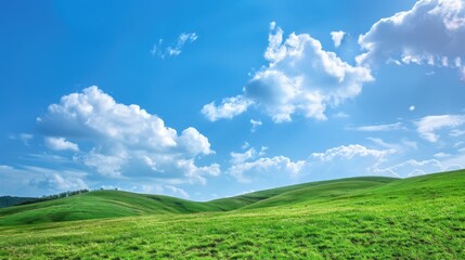 Obraz premium Green hills and blue skies create a serene and joyful atmosphere for visitors