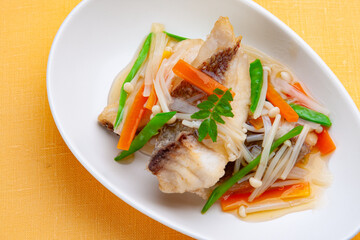 鯛の唐揚げ、野菜餡掛け