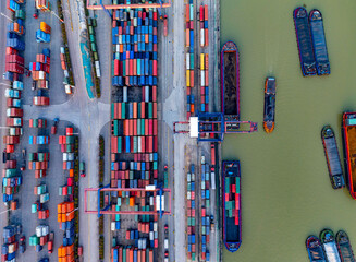 Aerial photography of busy transportation operations along the Beijing-Hangzhou Grand Canal in Huai...