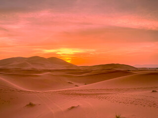 Magischer Sonnenuntergang in der Sahara