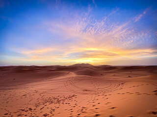 Magischer Sonnenuntergang in der Sahara