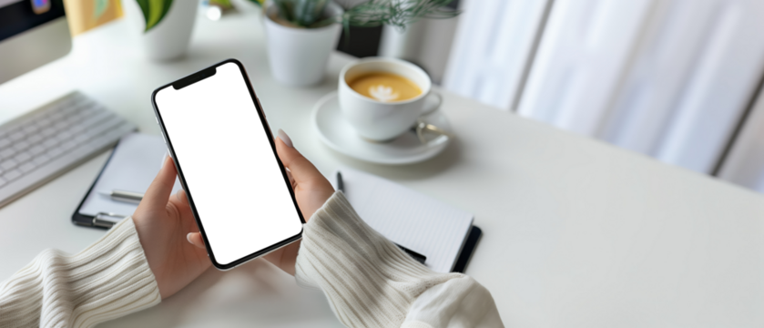 スマートフォンを持つ女性の手、透過PNG,モックアップ