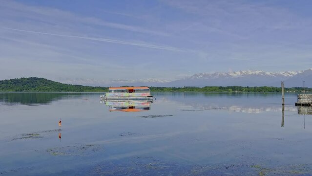 lago di viverone in italia, viverone lake in italy