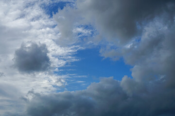 Obraz premium Panorama of the sky with particularly interesting clouds in Tuscany Italy