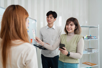 Obraz premium ux developer and ui designer brainstorming interface wireframe design.Creative digital development agency