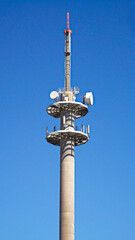 Der Turm einer Sendemastanlege