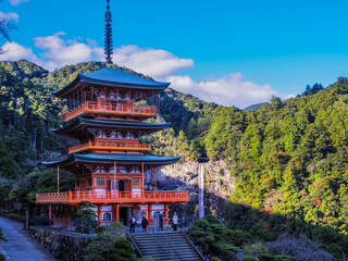 【和歌山県】青岸渡寺三重塔と那智の滝