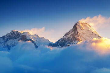 Obraz premium Sunrise over Fish Tail or Machapuchare Mountain View from Poon Hill View Point Nepal
