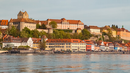 Obraz premium Beautiful spring view with reflections near Meersburg, Lake Bodensee, Baden-Württemberg, Germany
