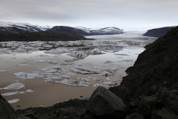 Landschaftsbild auf Island am Hoffelsjökull, Gletschersee