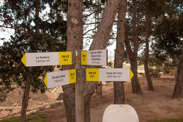 Provincia de Alicante - Novelda en la comarca del Medio Vinalopó, Santuario de Santa María Magdalena, castillo y Clots de la sal