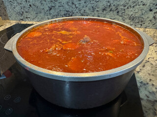 Tuco, salsa de tomate con estofado y salchicha, filetto