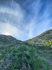 Malerischer Wanderweg in den spanischen Bergen