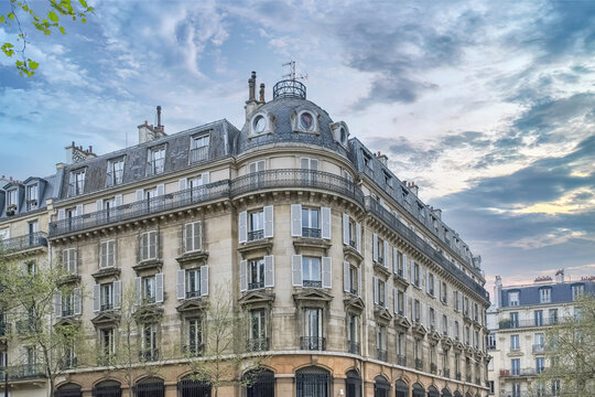 Exterior of a beautiful building in Boulevard Henry-IV in the 4e arrondissement of Paris, France