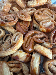 Palmeritas caseras, galletitas dulces con manteca y azúcar