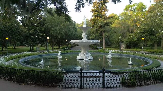 Forsyth Park Fountain North View Pull Back 4K