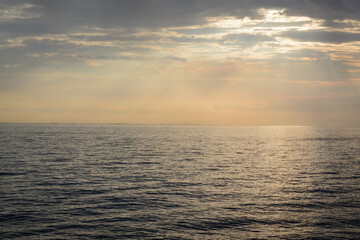 Fototapeta premium View of the seascape in the evening with sunset lighting in cloudy weather