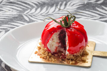 Delicious lactose-free cheesecake shaped like a tomato, trompe l'oeil.