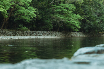 伊勢に流れる五十鈴川