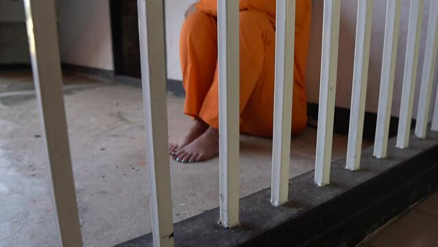Female prisoner locked in jail,Being the scapegoat for a case that wasn't done,want freedom from captivity,Asian woman very sad and stressed
