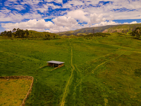 FOTO AEREA DE LAGUNAS PERUANAS EN AYACUCHO A 3500 MSNM