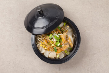  Soup made by tearing dried dried pollack into small pieces, adding green onions, and beating an egg.