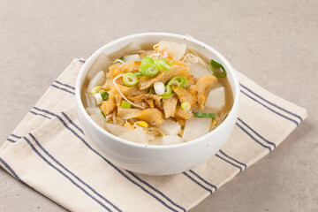  Soup made by tearing dried dried pollack into small pieces, adding green onions, and beating an egg.