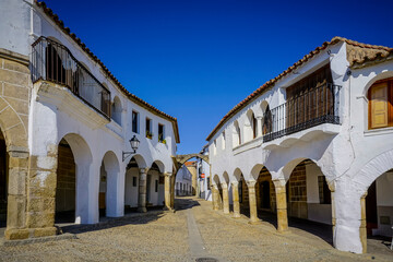 Fototapeta premium Stone arches with whitewashed walls in the main square of the Cáceres town of Garrovillas de Alconetar