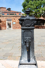 Obraz premium Metal water fountain on square in jewish gheto in Venice