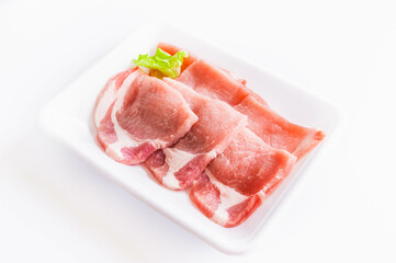 トレーに入った豚肩ロース肉
