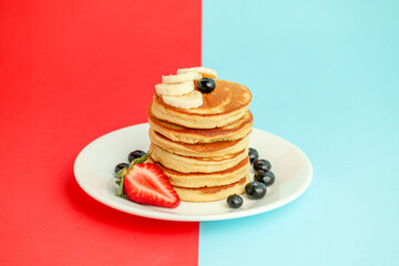 Pancakes with banana and honey