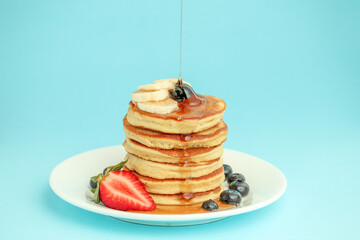 Pancakes with banana and honey
